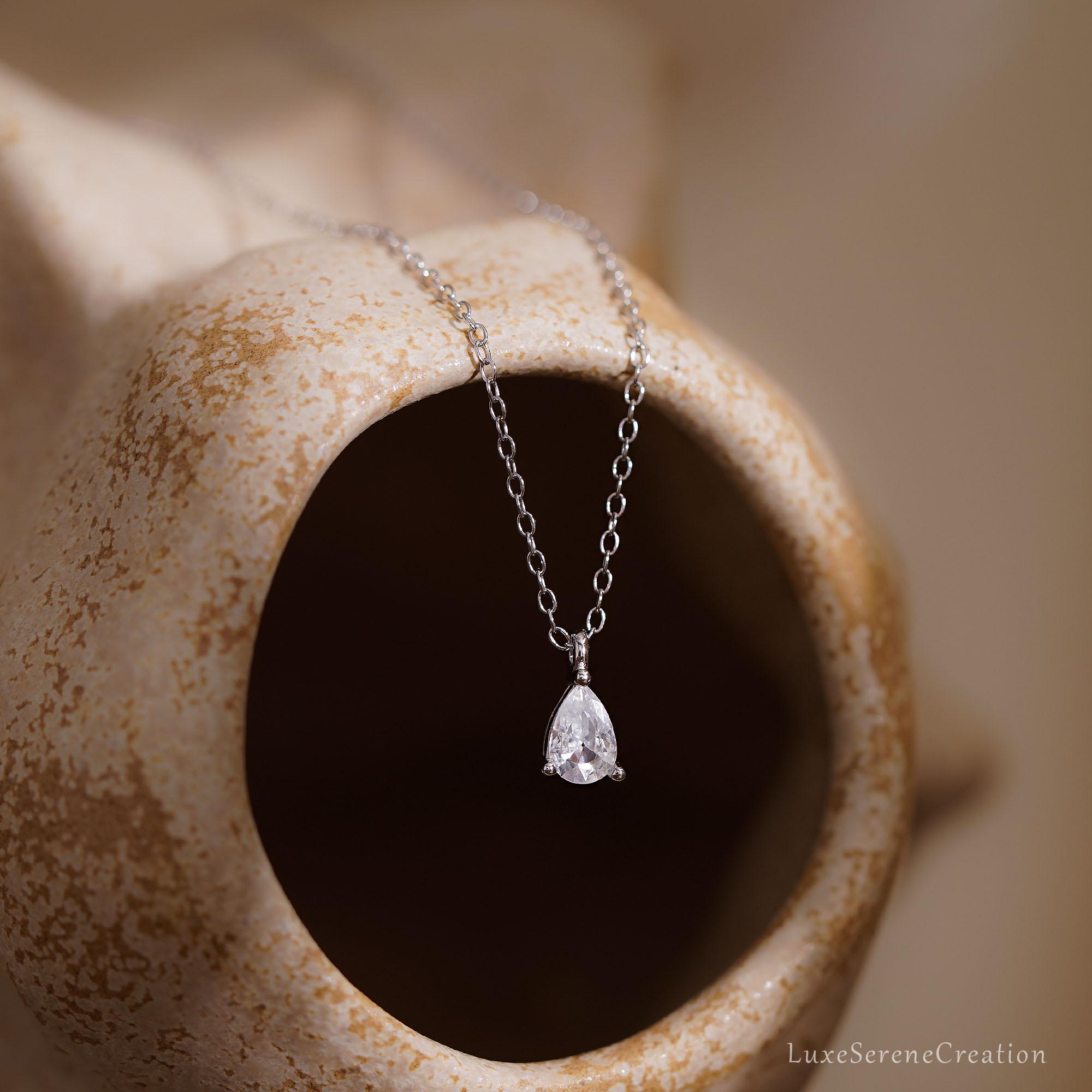 925 Sterling Silver Teardrop Diamond Necklace Single Pear 925 Sterling Silver Teardrop Diamond Necklace Single Pear